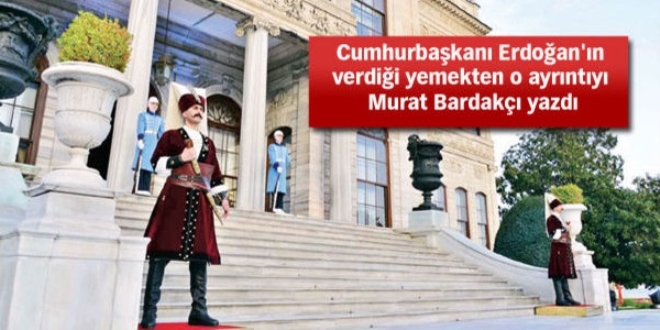 16 Türk Devleti'nin üniformalarını giymiş askerler Dolmabahçe Sarayı'ndalar