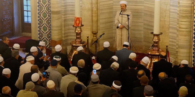 Görmez, mültecilerle sabah namazı kıldı