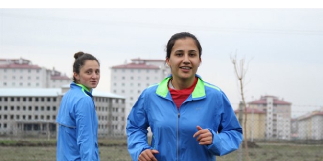 Ayşenur öğretmenin futbol tutkusu