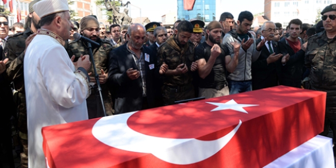 Şehit polis İnan, memleketinde toprağa verildi