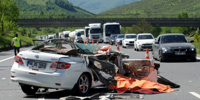 Emekli albay kaza yaptı: 1 ölü, 1 yaralı