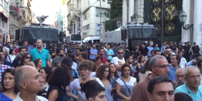 Beyoğlu'nda izinsiz gösteri: 14 gözaltı