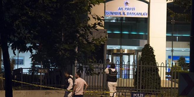 Ak Parti İstanbul İl Merkezi bahçesine patlayıcı atıldı