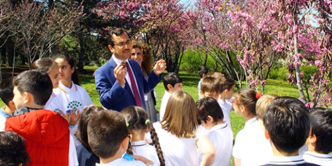 TBMM Parkı'ndaki biyolojik çeşitlilik öğrencilere tanıtılıyor