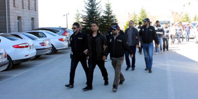 Gözaltına alınan 3 komiser serbest