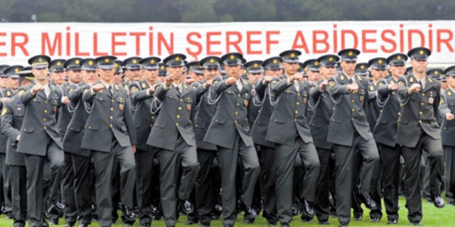 Astsubaylar özlük haklarında düzenleme bekliyor