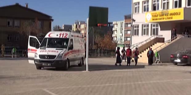 Şanlıurfa'da 25 öğrenci ile 1 öğretmene, gıda zehirlenmesi şüphesi