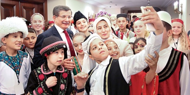 Davutoğlu'ndan anayasa mesajı: Biraz demlensin
