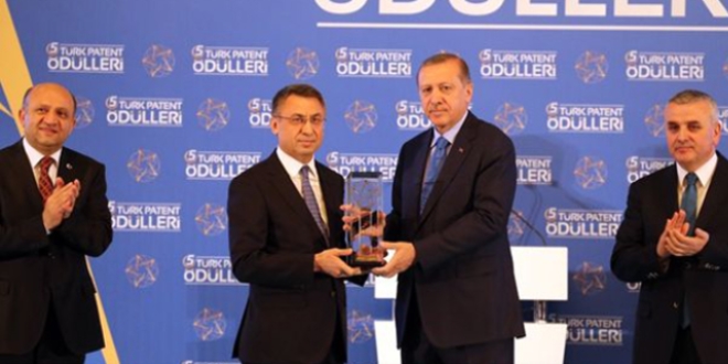 AFAD ödülünü Cumhurbaşkanı Erdoğan'ın elinden aldı