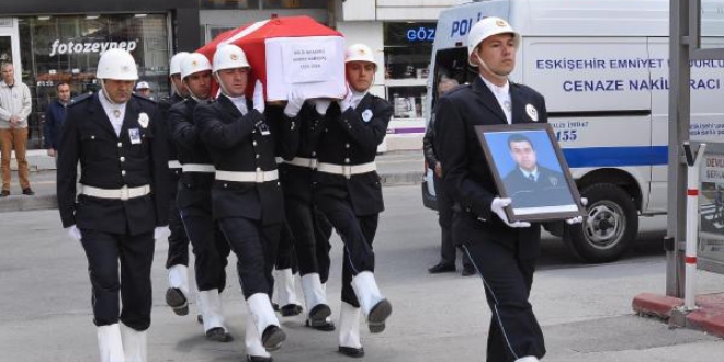 Kalp krizi geçiren polis memuru hayatını kaybetit