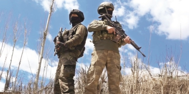 Asker karadan jetler havadan
