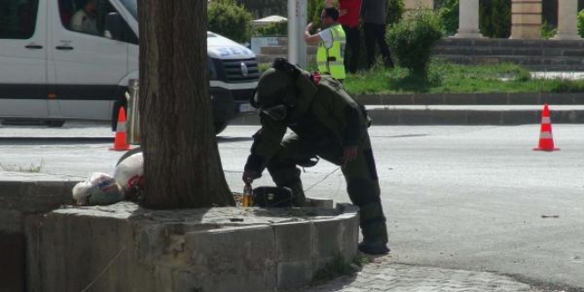 Okmeydanı'nda şüpheli paket fünyeyle patlatıldı