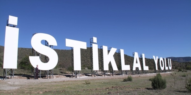 Ilgaz Dağı'na 'İstiklal Yolu' yazısı