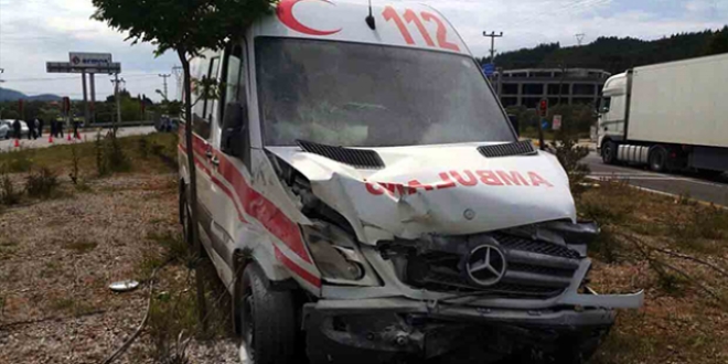 Mula'da ambulans kaza yapt: 1 l, 2 yaral