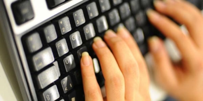 Milletvekillerine 'F klavye' laptop dağıtılacak