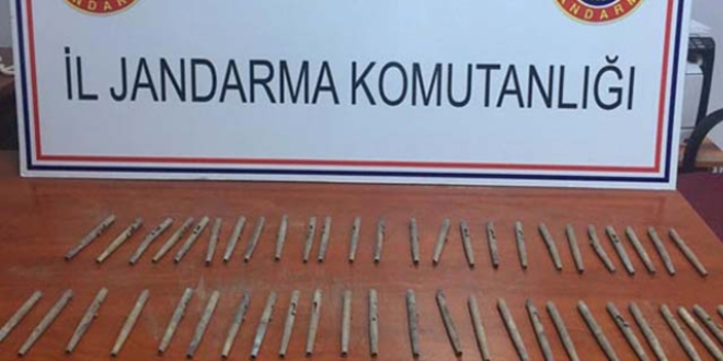 Kalem görünümlü suikast tabancaları yakalandı