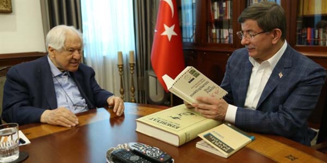 Başbakan Davutoğlu'nun yazar misafirleri