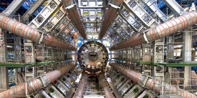 CERN'den 300 terabaytlık çarpıştırıcı verisi