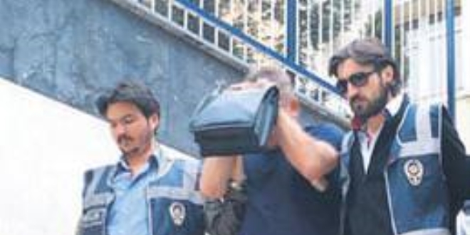 Kadın avcısını kurbanı yakalattı