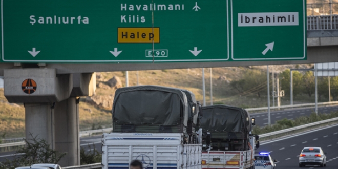 Kilis'e 13 tırlık askeri sevkiyat yapıldı