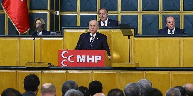 'Merkel'in mülteci kampı gezmesi tutarsız bir denetim girişimidir'