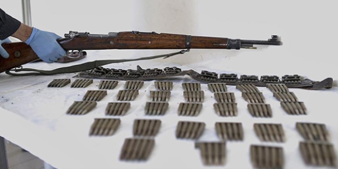 Operasyonlarda 115 yıllık keskin nişancı tüfeği ele geçirildi