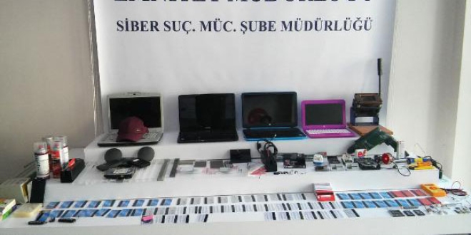 Kredi kartı kopyalayıp, 500 bin TL dolandırdılar