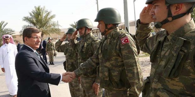 Davutoğlu, Katar'daki TSK Kara Unsur Komutanlığını ziyaret etti
