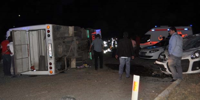 Manisa'da trafik kazas: 1 l, 26 yaral
