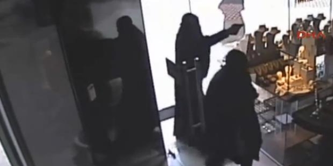 Kente korku salan 'kara çarşaflı' çete çökertildi