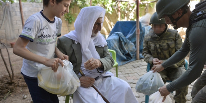 Güvenlik güçlerinden Nusaybin'de yardım eli