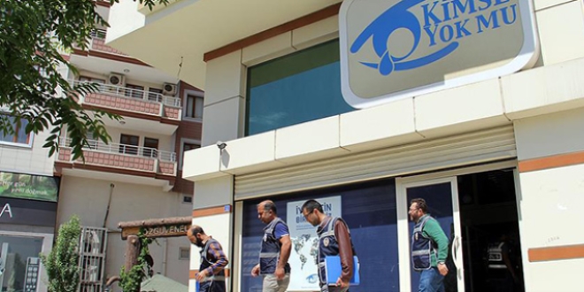 Diyarbakır'da bir dernek ve öğrenci yurduna baskın