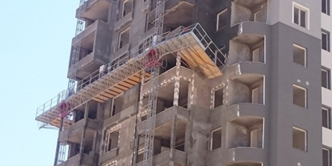Kocaeli'de dış cephe platformu göçtü: 1 ölü, 3 yaralı