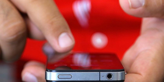 Çocuk isteyene 'cep telefonu' uyarısı