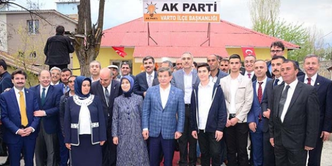 Başbakan Davutoğlu'nun Varto ziyaretine ait görüntüler paylaşıldı