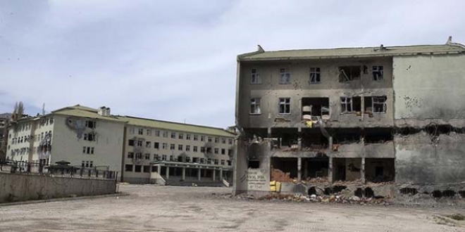 Teröristlerin yaktığı lisedeki tahribat ortaya çıktı