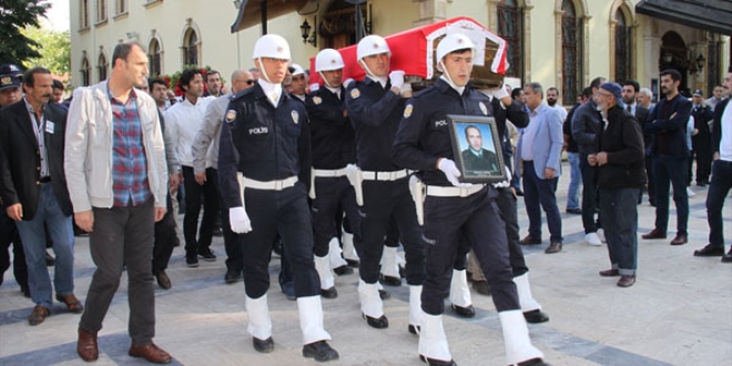 Kansere yenik düşen polis memuru hayatını kaybetti
