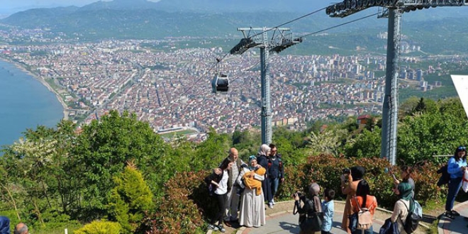 Turistlerin gözde mekanı 'Boztepe' ilgi görüyor