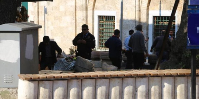 Canlı bomba polisi görünce bombayı patlatmış