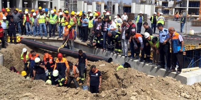 Manisa'da hastane inşaatında göçük: 3 yaralı