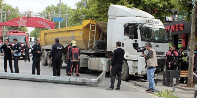 İstanbul Şaşkınbakkal'da trafik kazası