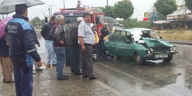 Otomobil, park halindeki askeri top aracna arpt: 1 l