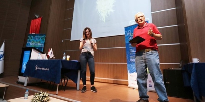 Bilimi eğlenceyle anlatan Profesör, birinci oldu