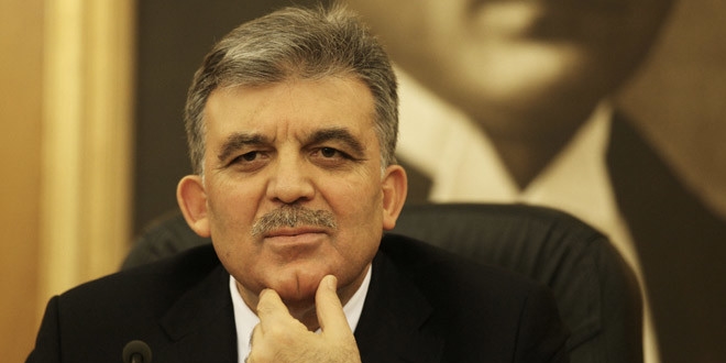 Eski Müsteşar Sanberk, Gül'den özür diledi