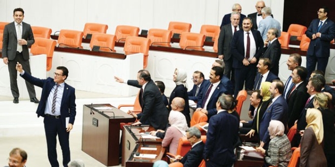 TBMM'de Veda fotoğrafı derler