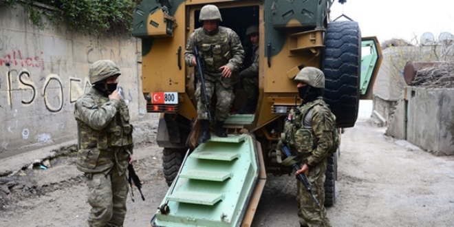 Yaralı asker, kaldırıldığı hastanede şehit düştü