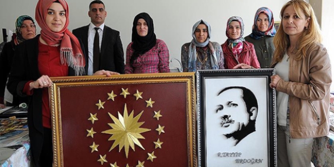 Tel ve çivi kullanarak Erdoğan'ın portresini yaptı