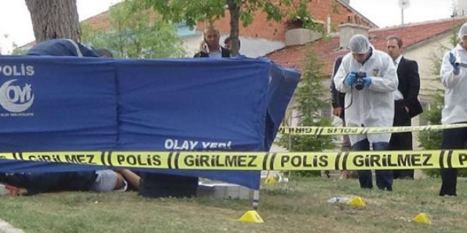 Liseli genç parkta ölü bulundu