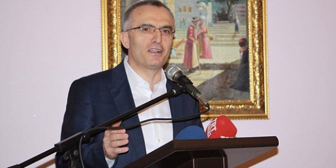 'Türkiye siyasetiyle de ekonomisiyle de dimdik ayakta'