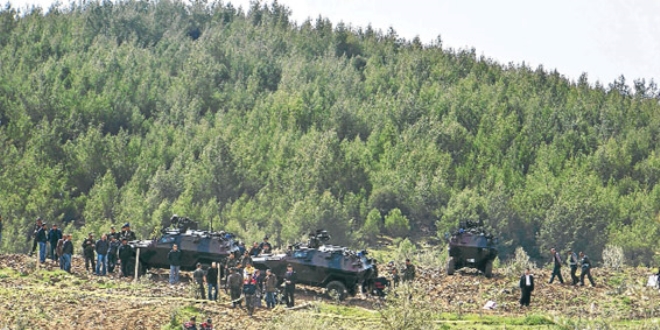Teröristler çiftçileri rehin alıp, yaşam malzemesi aldırmış